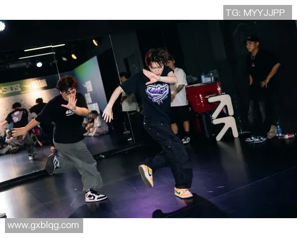 武汉街舞队在极限运动嘉年华中的逆袭之旅展现青春热血与无限可能 武汉街舞队在极限运动嘉年华中的逆袭之旅展现青春热血与无限可能