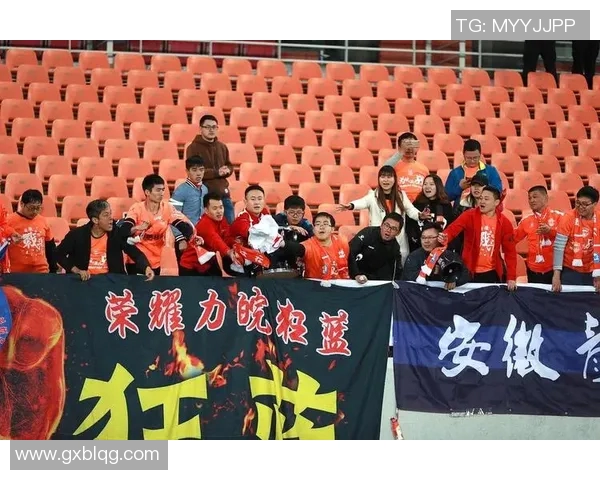 从草根到巅峰足球明星与教练携手奋斗的励志传奇故事 从草根到巅峰足球明星与教练携手奋斗的励志传奇故事